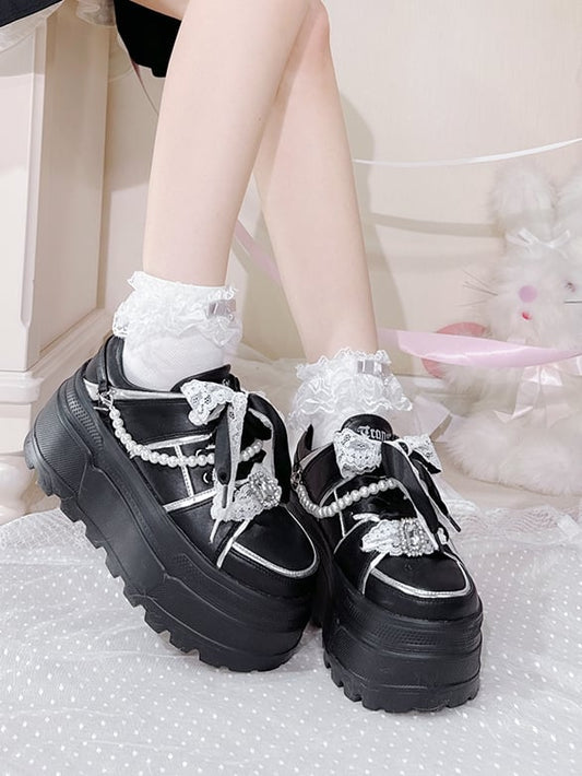 Jirai Kei – Schwarze Plateauschuhe mit Strasssteinen und abnehmbarer Perlenkette