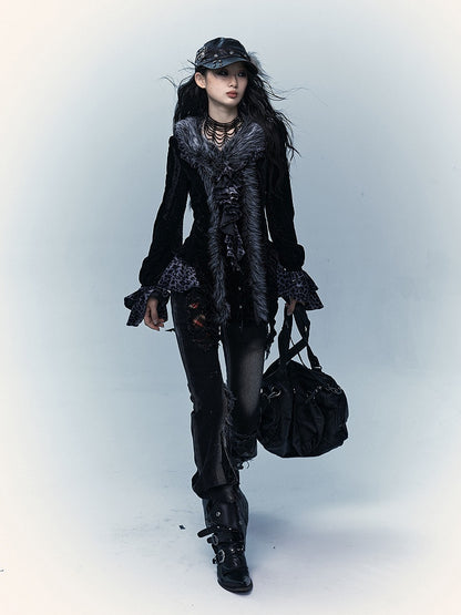 Schwarzes und graues Oberteil mit Leopardenmuster und zotteligem Besatz