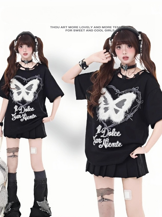 豪華な蝶のアップリケ、蝶のネックライン、ブラックデザイン、ビタースイートTシャツ