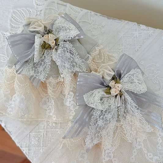 ダスティブルーのリボン結びクリーミーなリストカフス