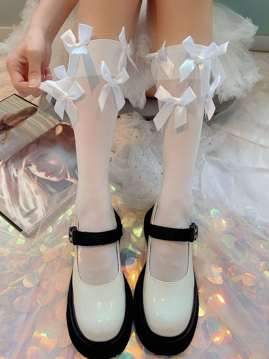 Lolita-Kniestrümpfe mit geripptem Besatz und Schleifen in Weiß/Schwarz