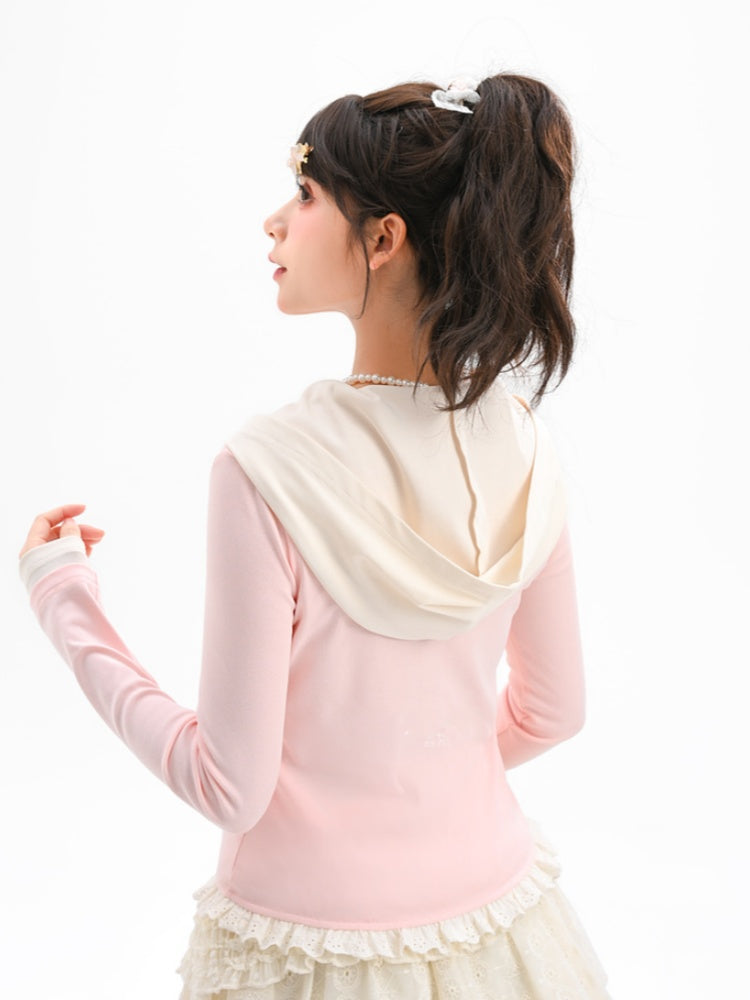 Rosa Plüsch-Top mit Welpenmuster und Rüschenbesatz aus Spitze