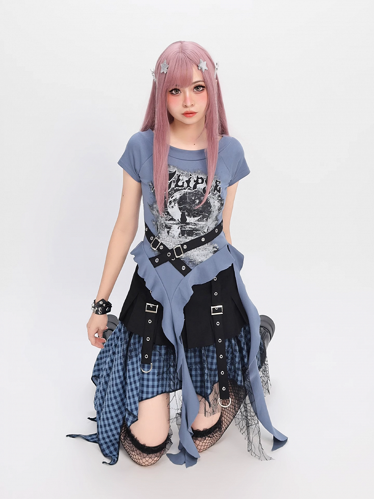 Y2K Blau/Schwarzes Criss-Cross-Design Kaskadierende Rüschenakzente Mond-T-Shirt-Druck