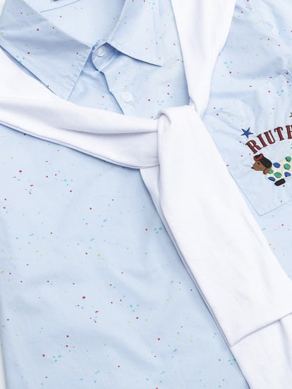 Kurz-/Langarmhemd mit verzierten blauen Kunstärmeln und entzückender Hundestickerei