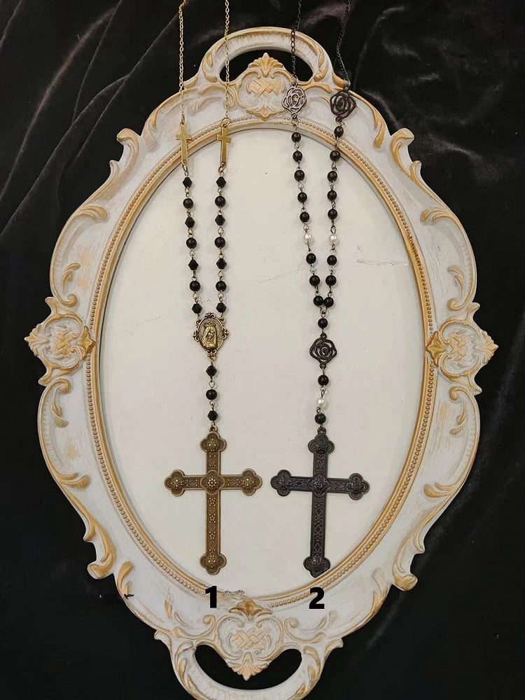 Halskette mit Kreuzanhänger