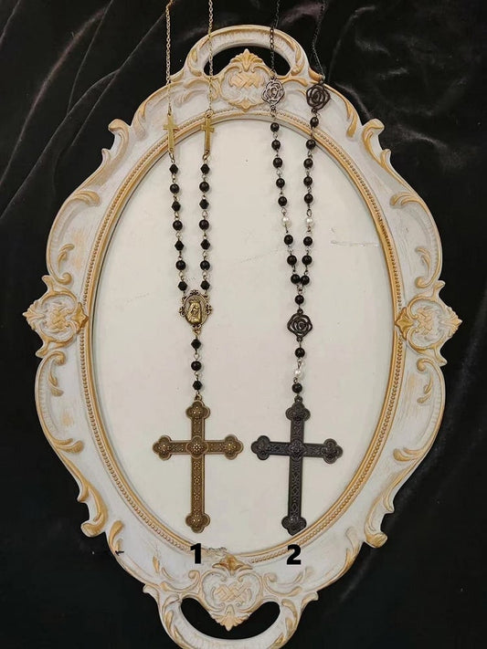 Halskette mit Kreuzanhänger