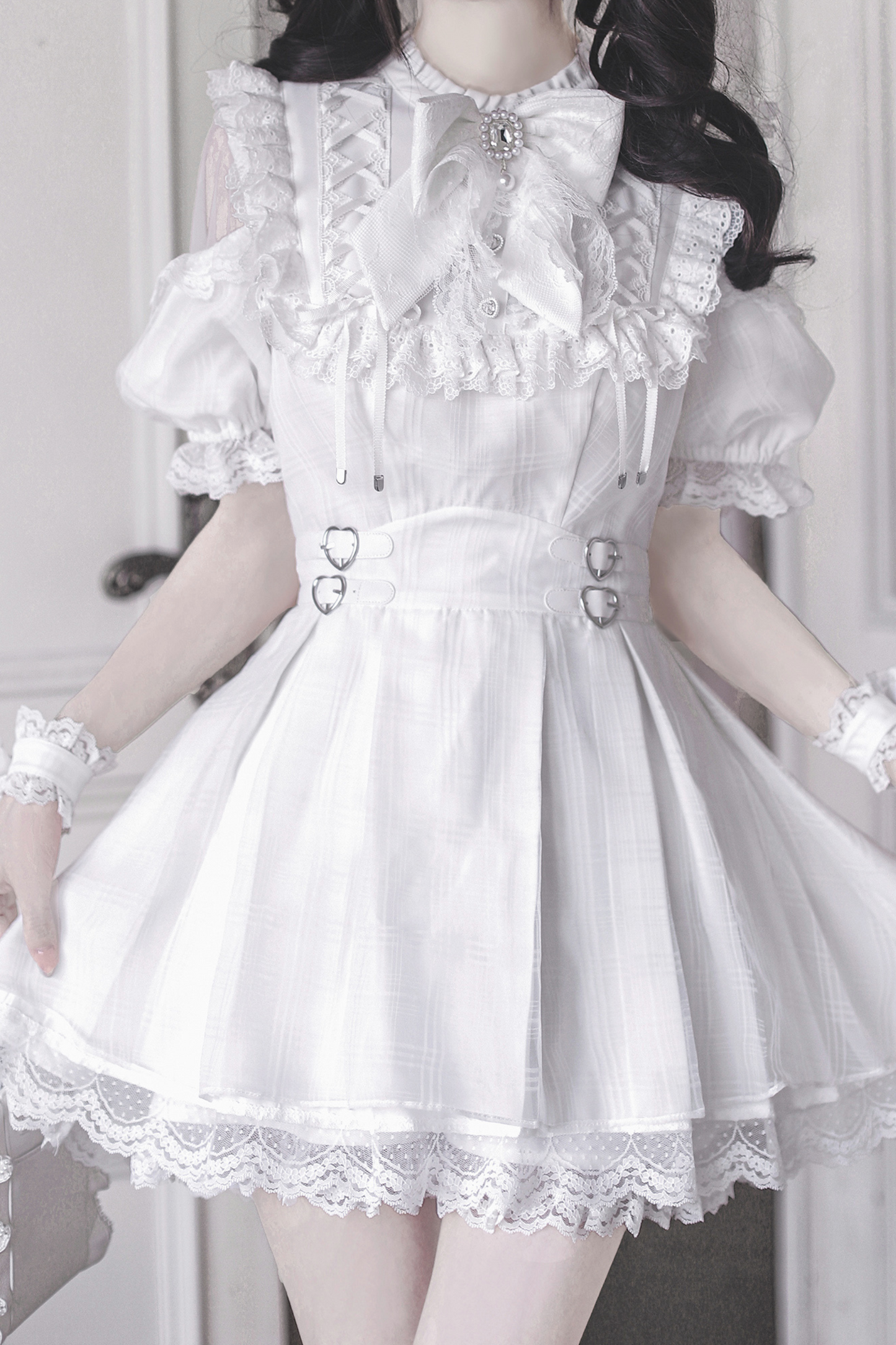 Süßes Kleid mit Rüschen, süße Reservierungen