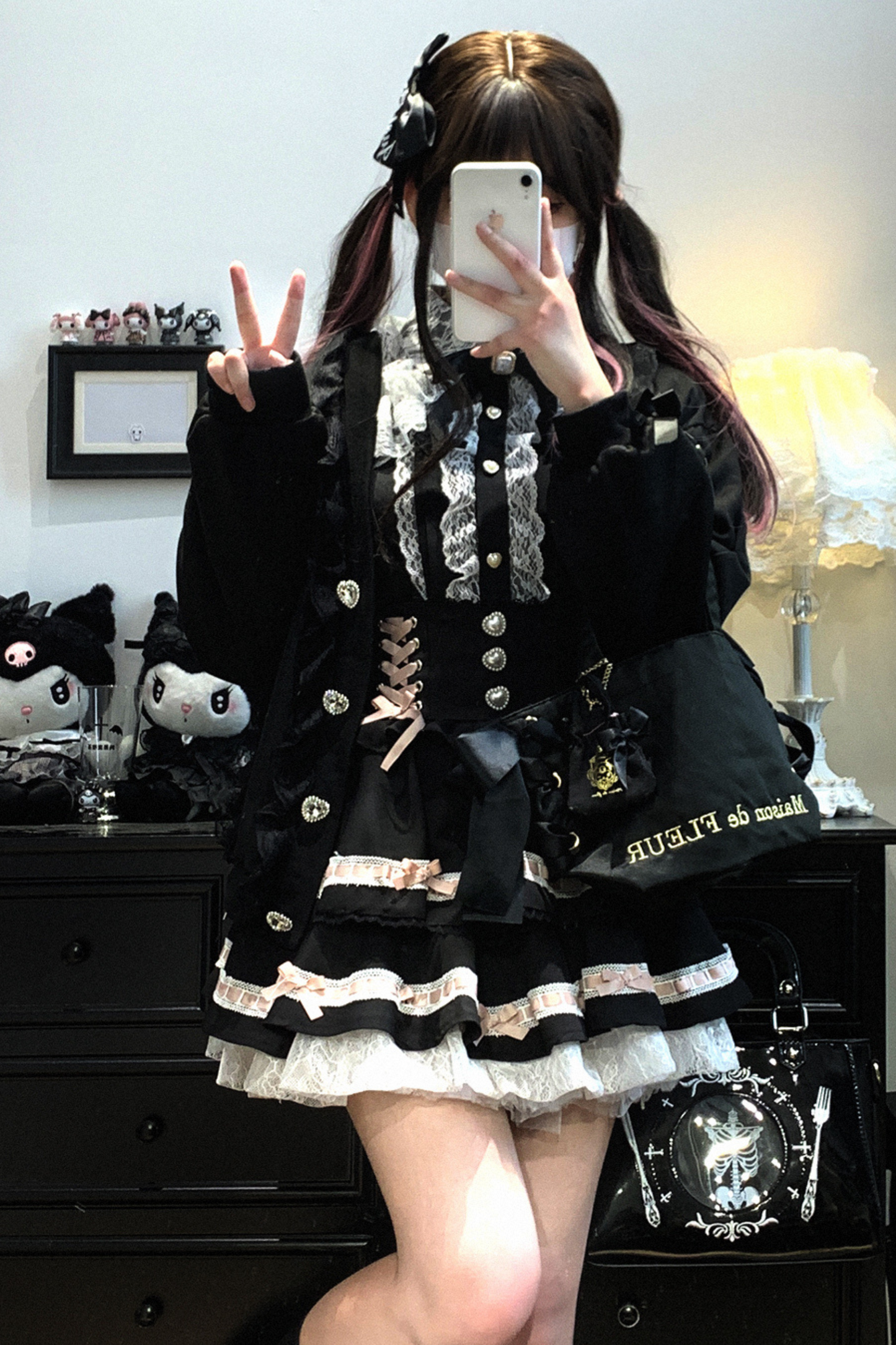 Strickjacke mit Spitzenschleife und losem Band