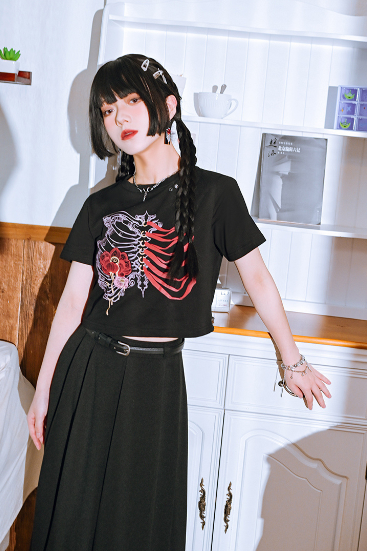 Style Short Flower Top Dark Bone