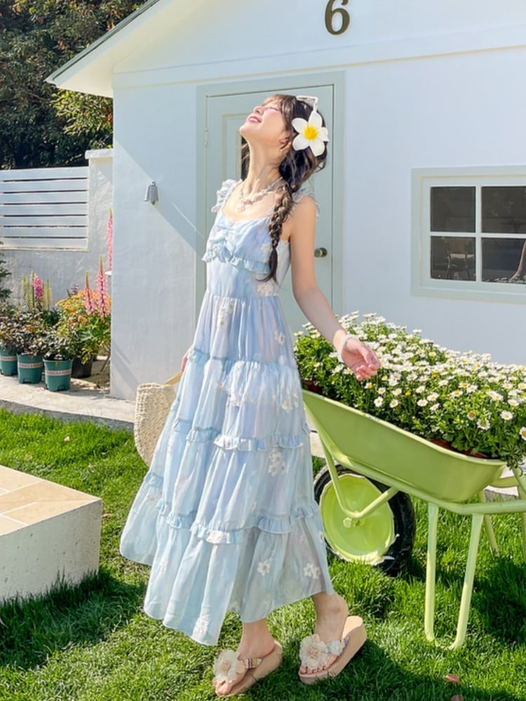 Ärmelloses Kleid mit Blumenstickerei, gestuftem blauem Chiffon und Flatterrock