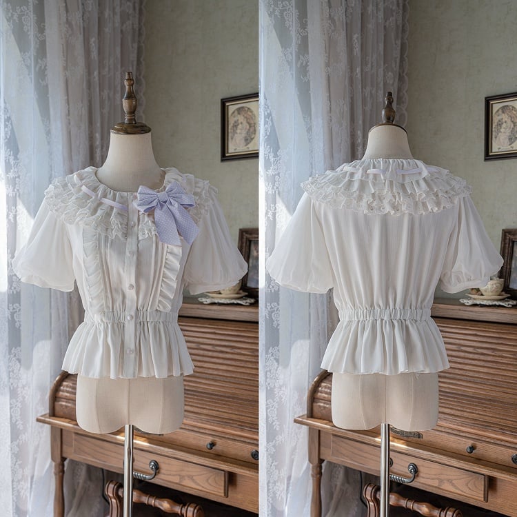 ブルーの蝶結び、水玉模様の袖、取り外し可能なブラウス付きのホワイトのショートパンツ