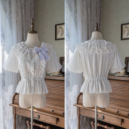 ブルーの蝶結び、水玉模様の袖、取り外し可能なブラウス付きのホワイトのショートパンツ