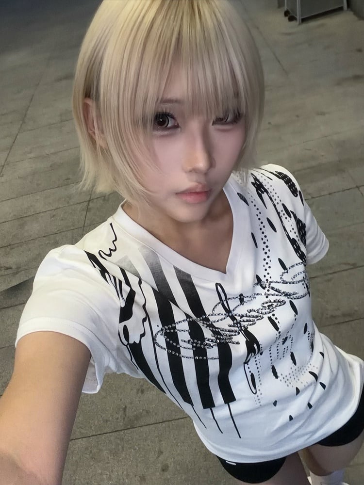 White V-Neck Short Sleeve Tee with Music Note Print - DETW OnLine