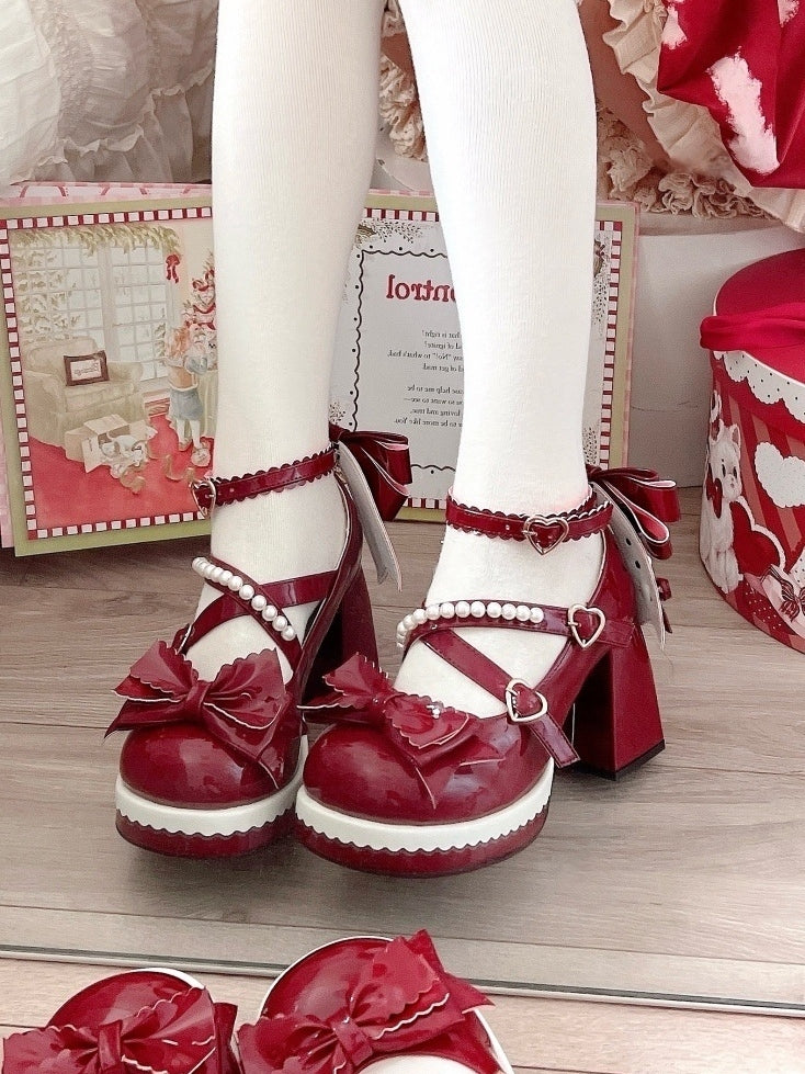 Herzsüßes rotes PU-Lolita-Schnallenriemen, Schleife, Perlenverzierung, Janes-Leder mit Mary-Akzenten in Weinrot