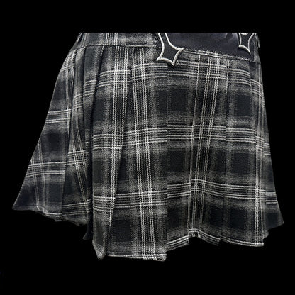 パンクグレーのクロスアップリケ付きローウエストチェック柄プリーツミニスカート（フリーウエストチェーン付き）