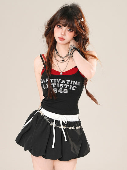 Cami-Detail, schwarzes, glamouröses Oberteil mit Bittersüß-Print und Buchstabenschleife