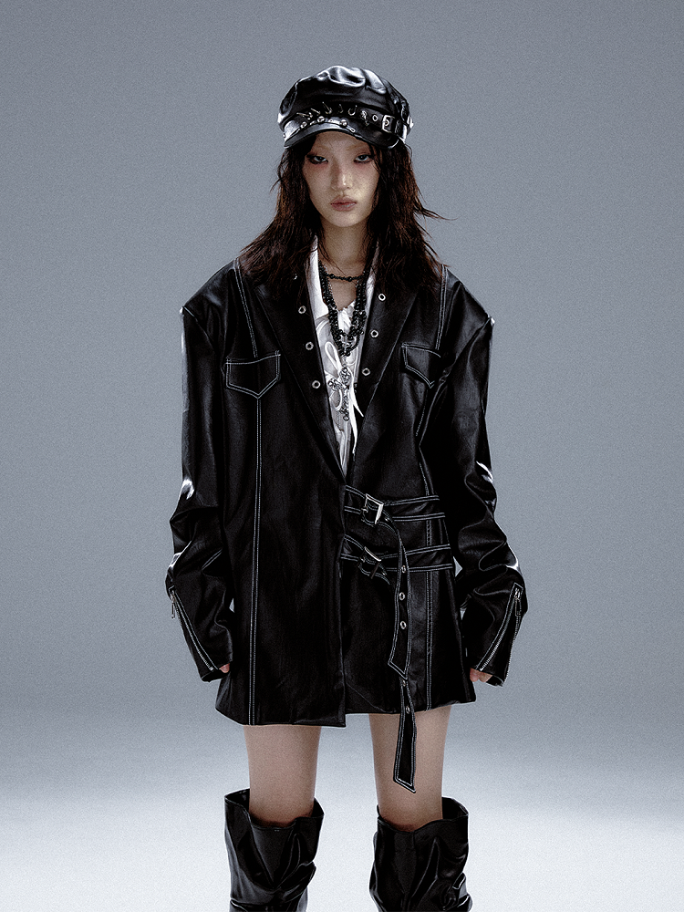 Details Schwarzer Anzug im PU-Punk-Design mit Reißverschluss und Metallmanschetten