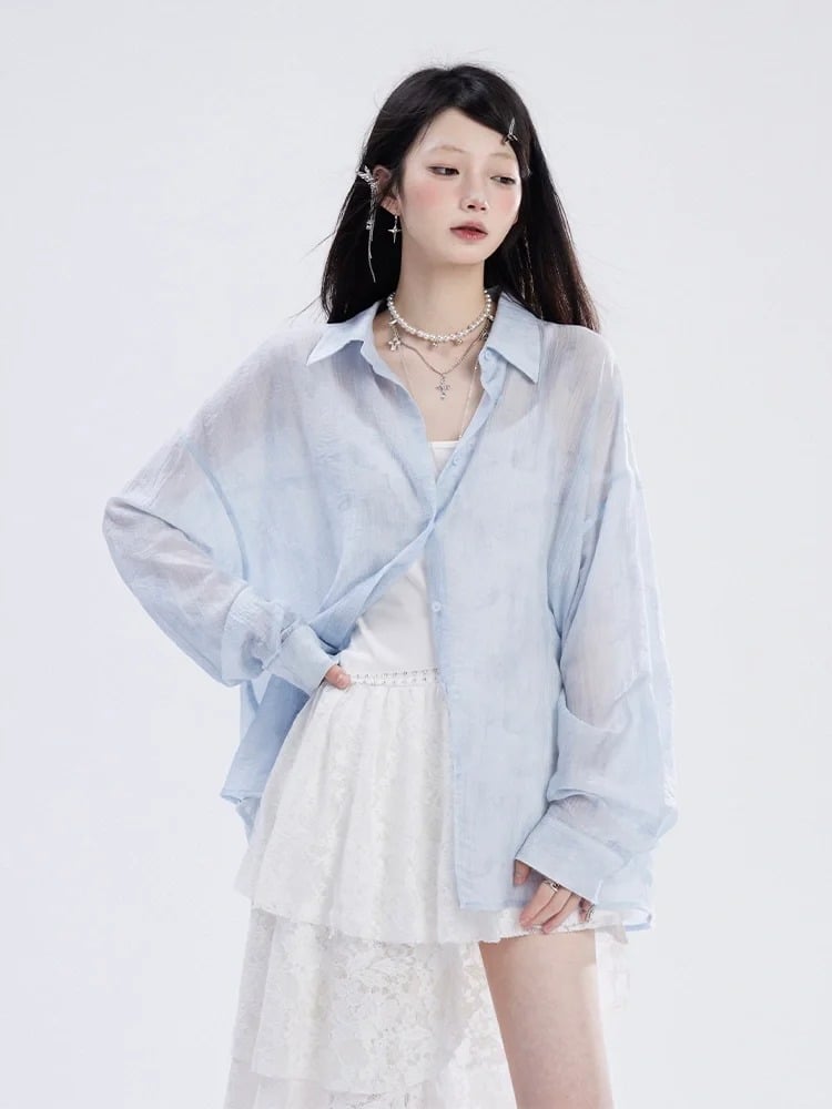 Taille und weißes asymmetrisches Unterkleid mit Spitzensaum und Kettenfrei