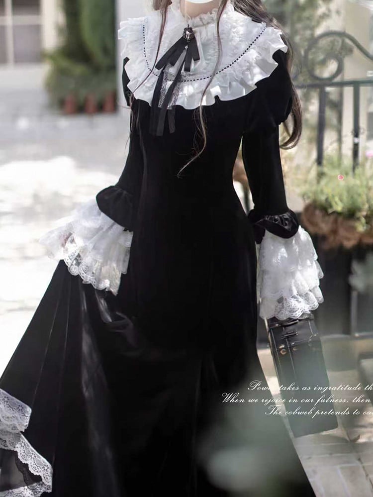 Bell with Gothic Sleeves Mermaid Velvet Black Dress Layered Elegant Lace