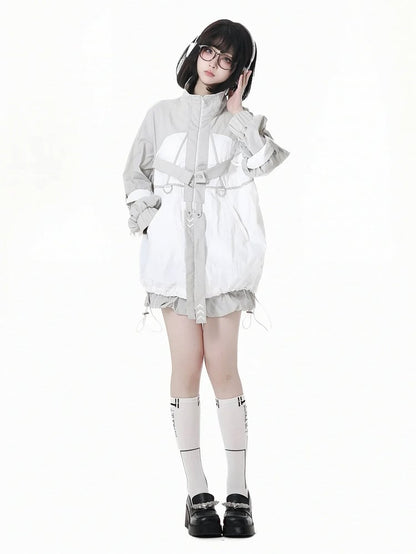 und weiße Techwear-Sonnenschutzjacke mit grauem Saum und Colorblock-Kordelzug