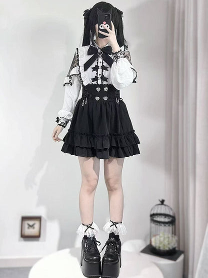 ホワイトトリムのジライラインストーンディテール、ケイの蝶結びとブラウス、ビーズフリルで飾られた