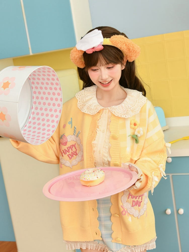 ゆめかわいいストロベリーケーキ刺繍入りクリーミーイエローレースピーターパンカラーブラウス