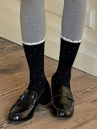 Wadenlange Socken mit gerüschtem Bündchen und Tupfenmuster