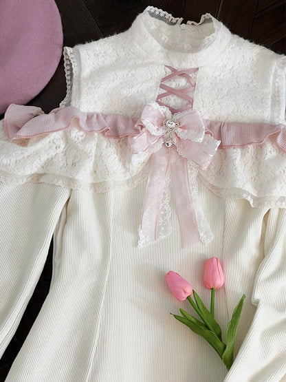 Jirai Kei – Aprikosenfarbenes Kleid mit Cut-Outs an der Schulter und Spitzenbesatz sowie langen Ärmeln und gratis Fliege