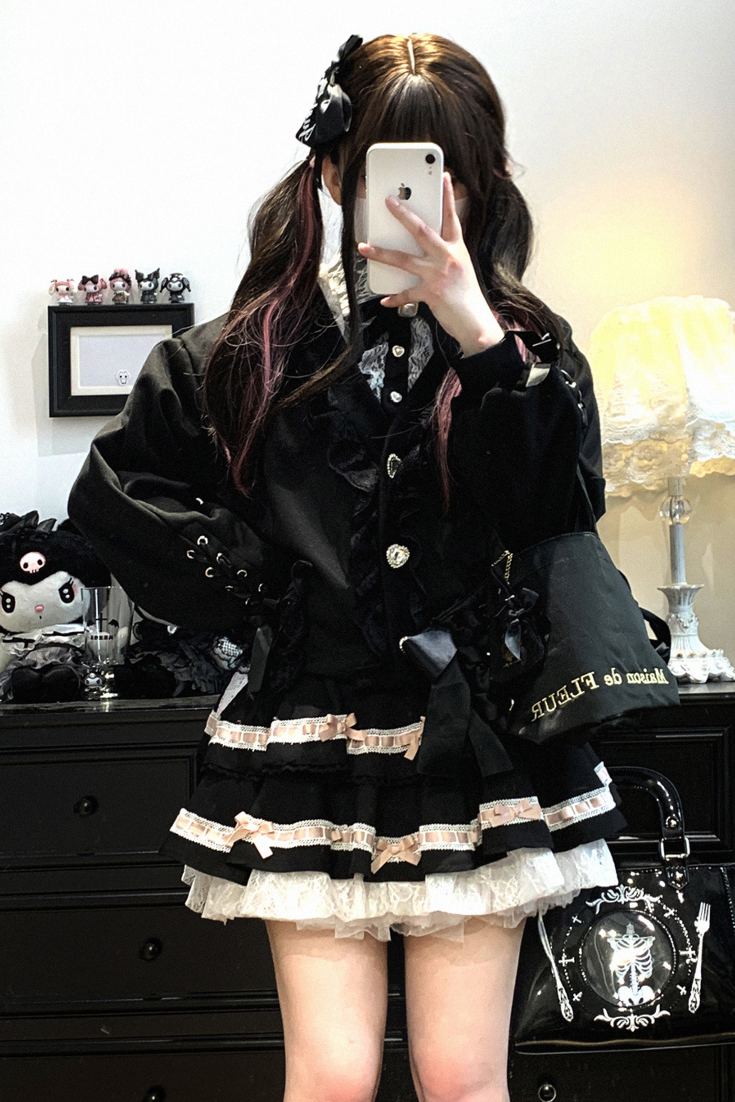 Strickjacke mit Spitzenschleife und losem Band