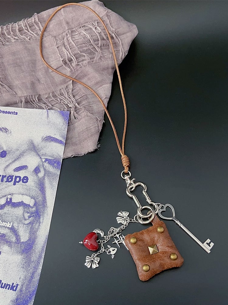 ペンダントパンクネックレスハートとウェイストランドブラウンキー