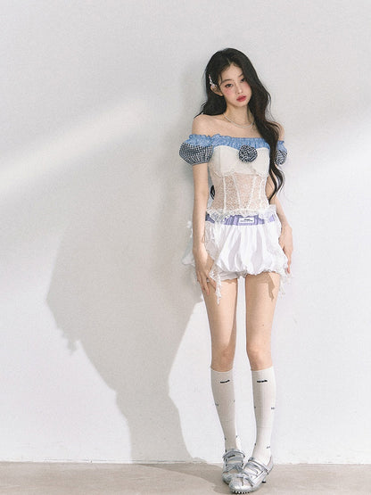 カスケードウエストトップ、フリル、オフショルダーネックライン、レースパッチ、ブルー