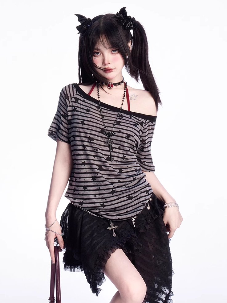 プリントストライプTシャツ グレー アシンメトリーネックライン オールオーバースター