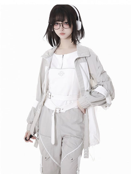 und weiße Techwear-Sonnenschutzjacke mit grauem Saum und Colorblock-Kordelzug