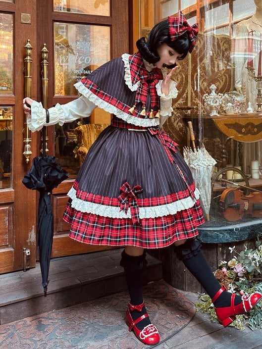 赤いチェック柄と黒いストライプ柄のドレス、取り外し可能な襟とネクタイ付きロリータジャンパースカート