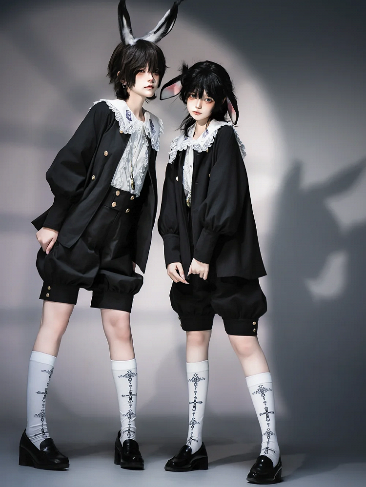 Schwarzes Ouji-Lolita-Outfit mit Hasenohren, Kragen hinten, langen Ärmeln, Oberteil und Knickerbocker-Shorts