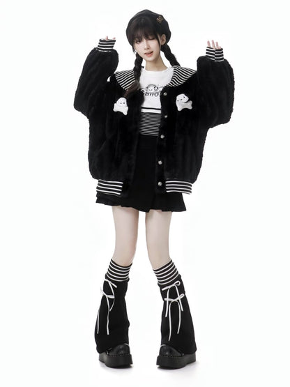 Schwarz gestreifter Plüschmantel mit Matrosenkragen