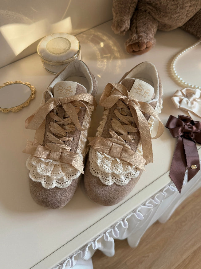 Süße Schnür-Sneakers in Khaki mit Schnürung vorne und Balletcore-Lolita-Besatz