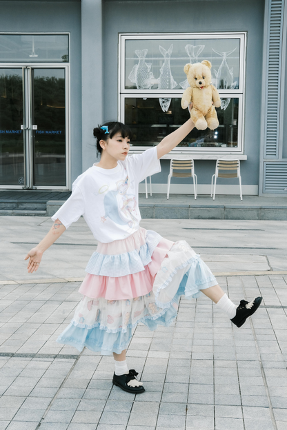 カラフルに揺れるフリルタワースカート