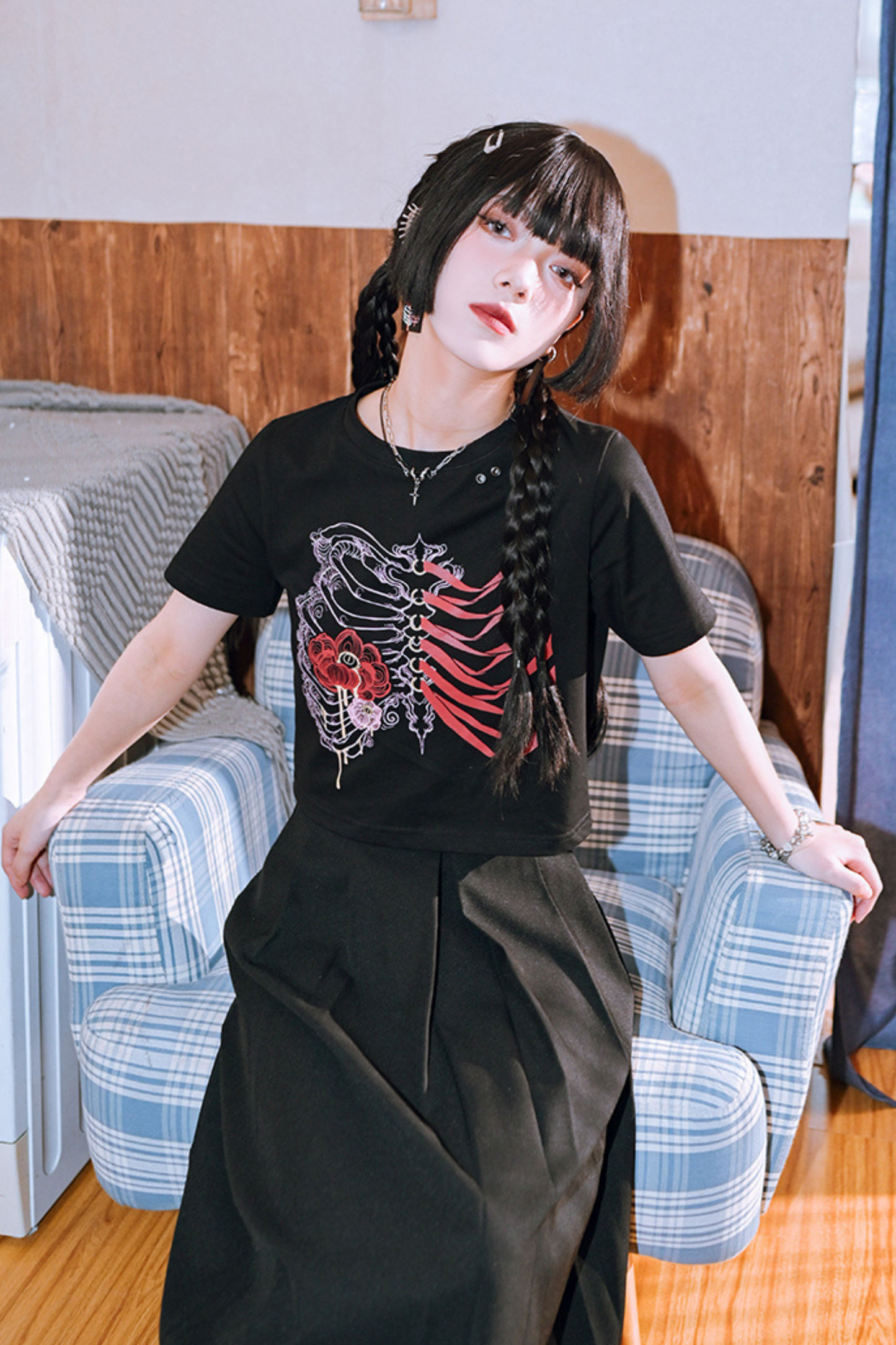 Style Short Flower Top Dark Bone