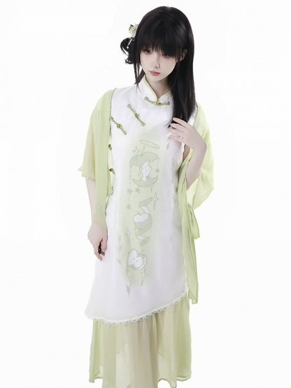 Gebändertes Kleid Qipao Kragen Apfeldruck Cheongsam Stil Knöpfe Grüner Knoten