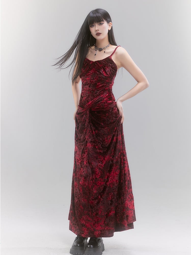 Robe à bretelles spaghetti tie-dye en velours rouge avec détails torsadés