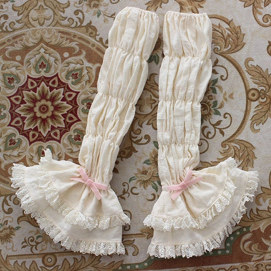 Schleife erhältlich, mehrlagige Ärmel mit Spitzenbesatz, 3 Weißtöne in Akzenten, Milchfarben