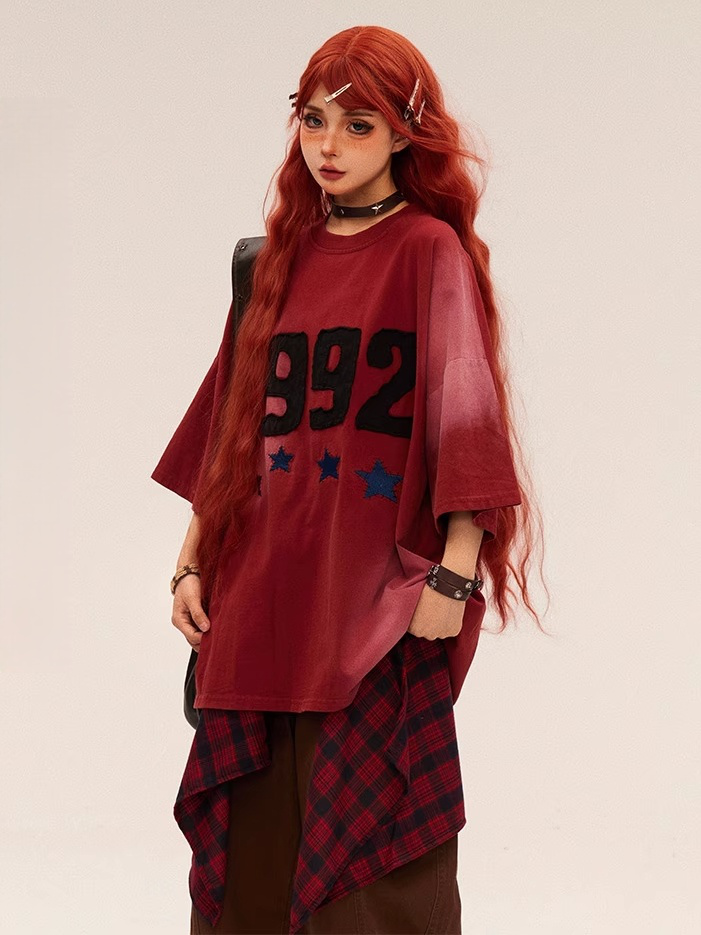 Sternstickerei Vintage Faded Wash Nummer Beige/Rot und T-Shirt