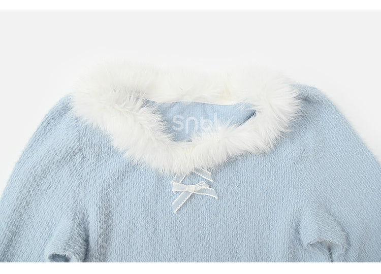 Blaues, langärmliges Oberteil mit Plüschbesatz am Ausschnitt und Schleifendetails