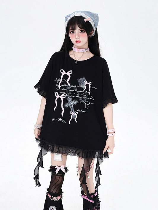 Tシャツ ホワイト/ブラック カスケードフリルアクセント 蝶結びプリント ルーズ