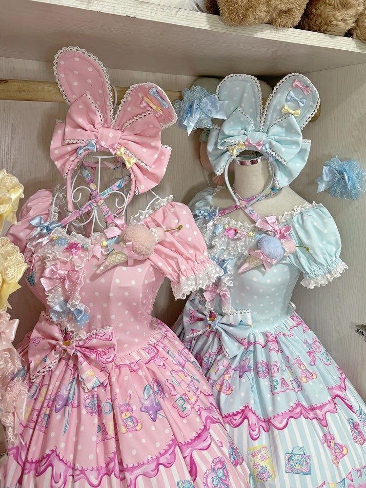 黄色と青の蝶結び、ピンクの耳のKC / バニー