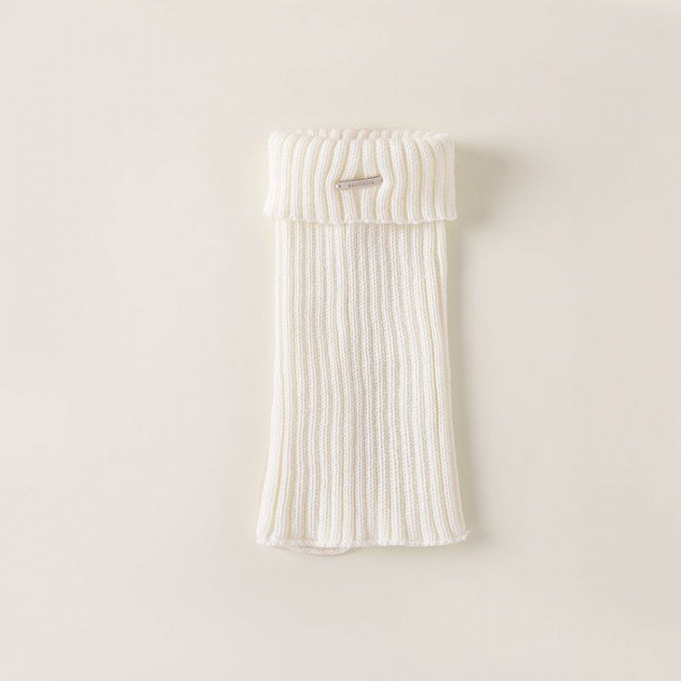 4色のカラーバリエーションのニットレッグウォーマー