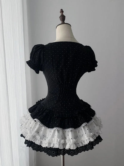 Retro Jirai Kei Black and White Polka Dot Square Neck Puff Sleeve Dress with Lace and Ruffles - Ekomi