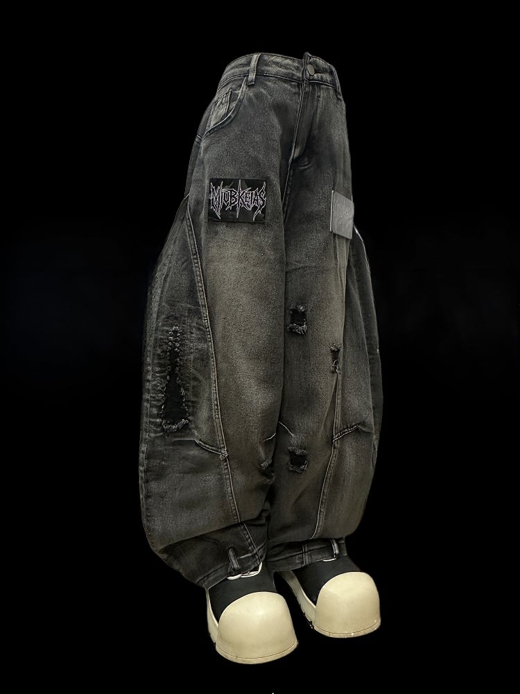 Buchstaben Jeans Löcher Details Schnitt Dunkel Distressed Grau Applikation Weites Bein