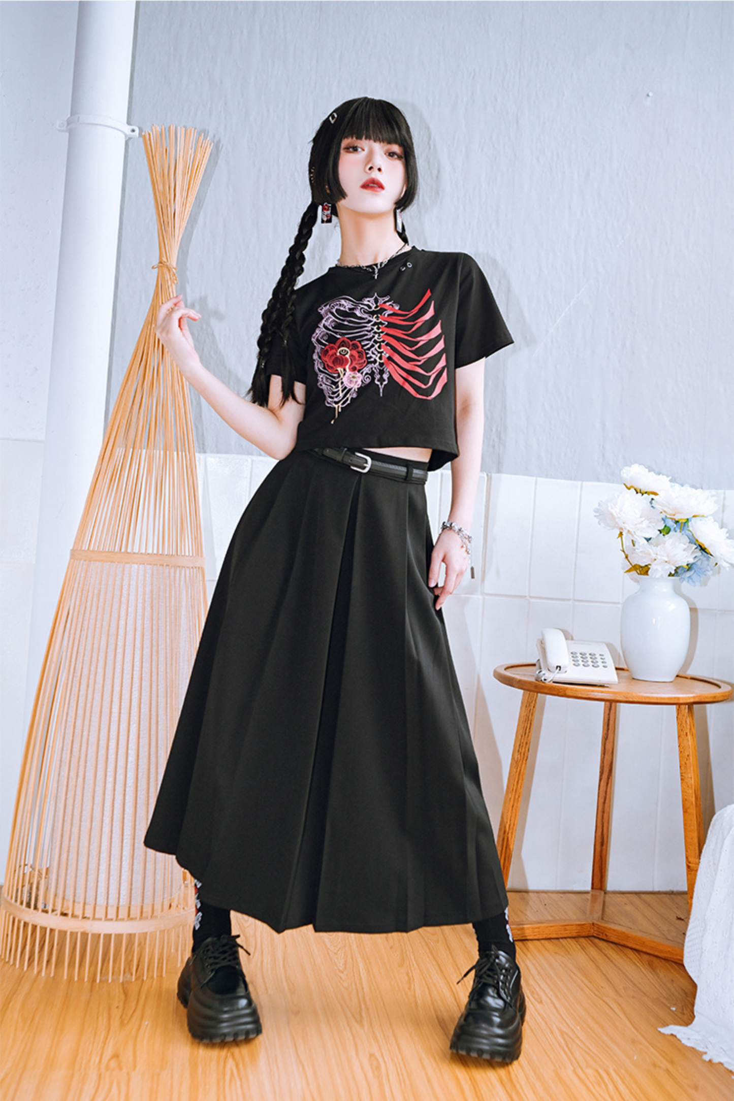 Style Short Flower Top Dark Bone